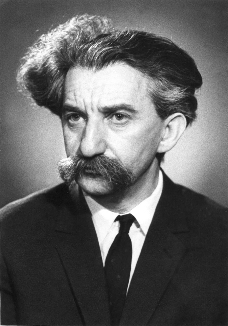 Иллюстрация к книге — "Посмотрим, кто кого переупрямит...". Надежда Яковлевна Мандельштам в письмах, воспоминаниях, свидетельствах [i_070.jpg]