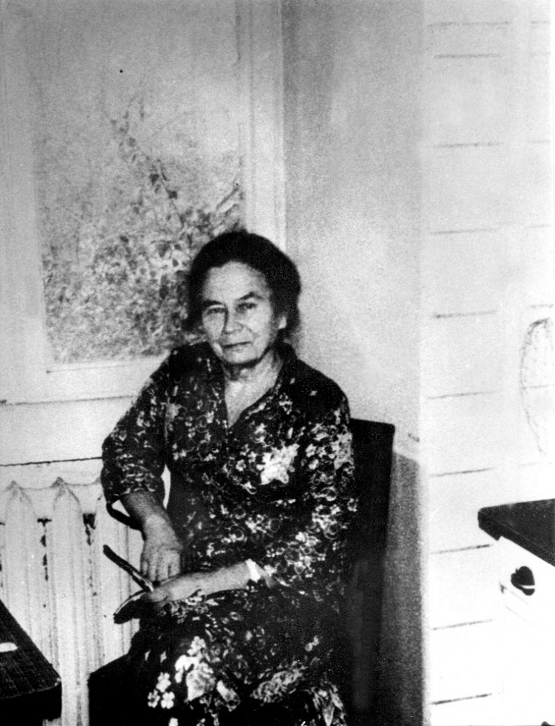 Иллюстрация к книге — "Посмотрим, кто кого переупрямит...". Надежда Яковлевна Мандельштам в письмах, воспоминаниях, свидетельствах [i_072.jpg]