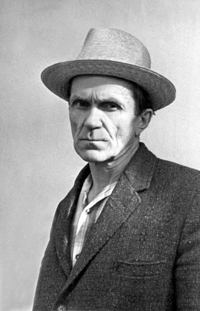 Иллюстрация к книге — "Посмотрим, кто кого переупрямит...". Надежда Яковлевна Мандельштам в письмах, воспоминаниях, свидетельствах [i_074.jpg]