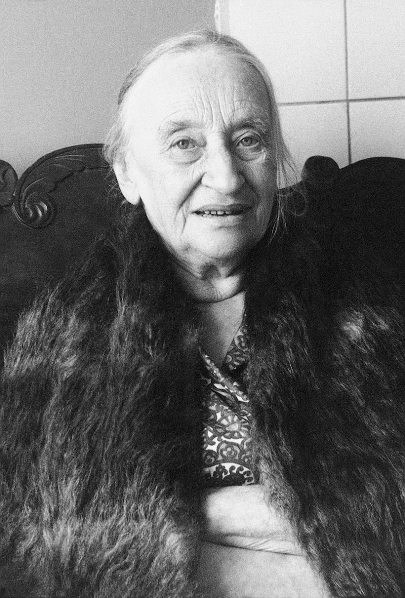 Иллюстрация к книге — "Посмотрим, кто кого переупрямит...". Надежда Яковлевна Мандельштам в письмах, воспоминаниях, свидетельствах [i_076.jpg]