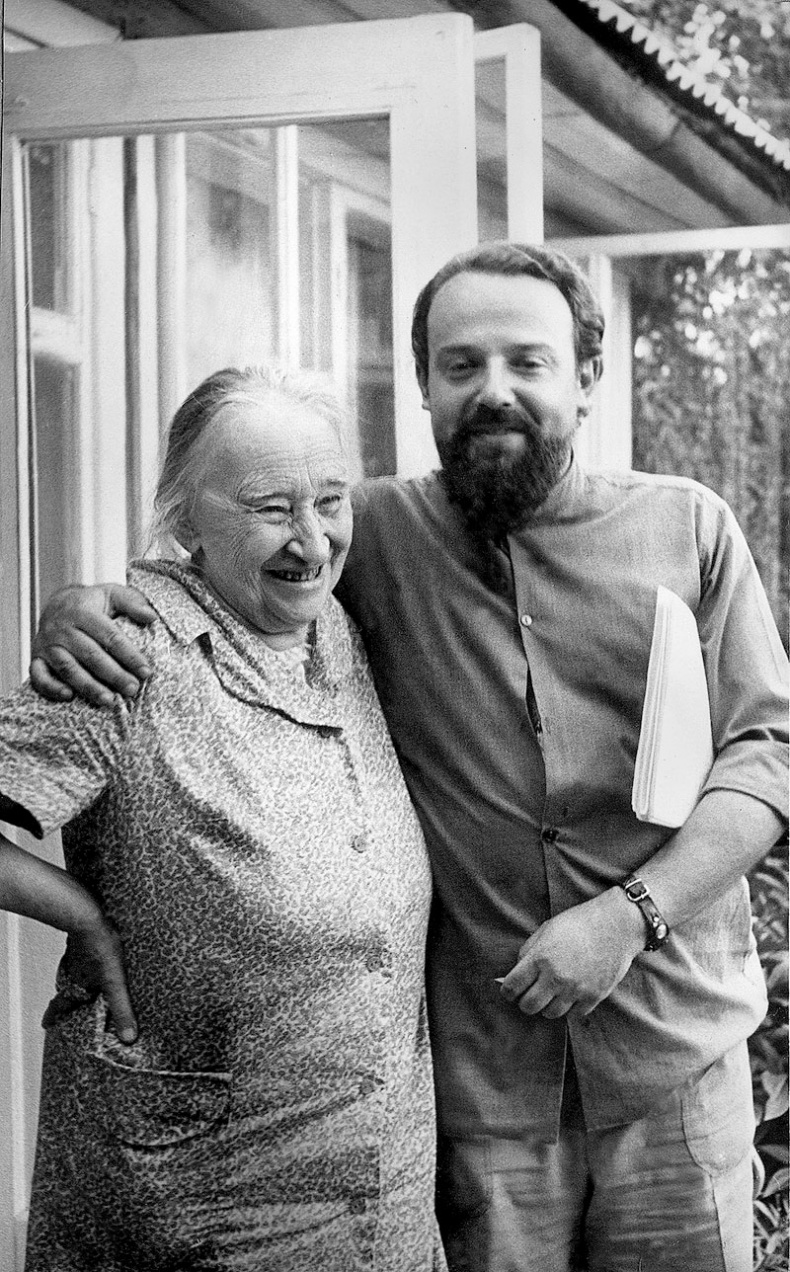 Иллюстрация к книге — "Посмотрим, кто кого переупрямит...". Надежда Яковлевна Мандельштам в письмах, воспоминаниях, свидетельствах [i_083.jpg]