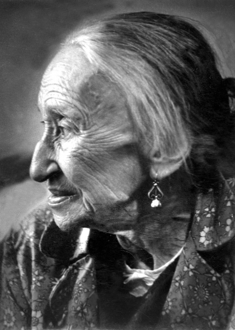 Иллюстрация к книге — "Посмотрим, кто кого переупрямит...". Надежда Яковлевна Мандельштам в письмах, воспоминаниях, свидетельствах [i_086.jpg]