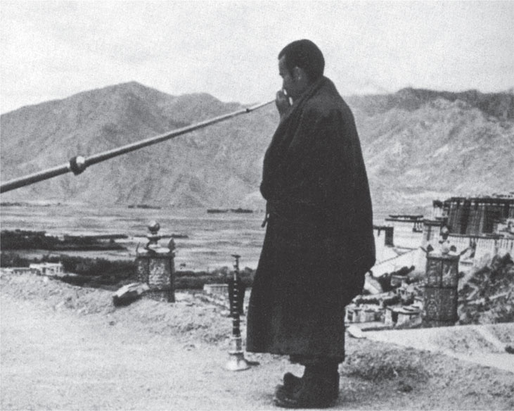 Иллюстрация к книге — Семь лет в Тибете. Моя жизнь при дворе Далай-ламы [_10.jpg]