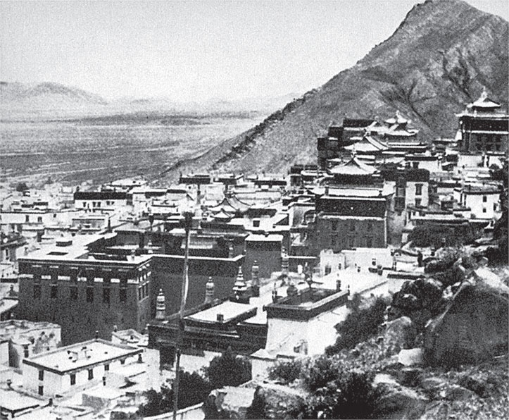 Иллюстрация к книге — Семь лет в Тибете. Моя жизнь при дворе Далай-ламы [_15.jpg]