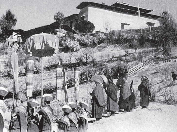 Иллюстрация к книге — Семь лет в Тибете. Моя жизнь при дворе Далай-ламы [_17.jpg]