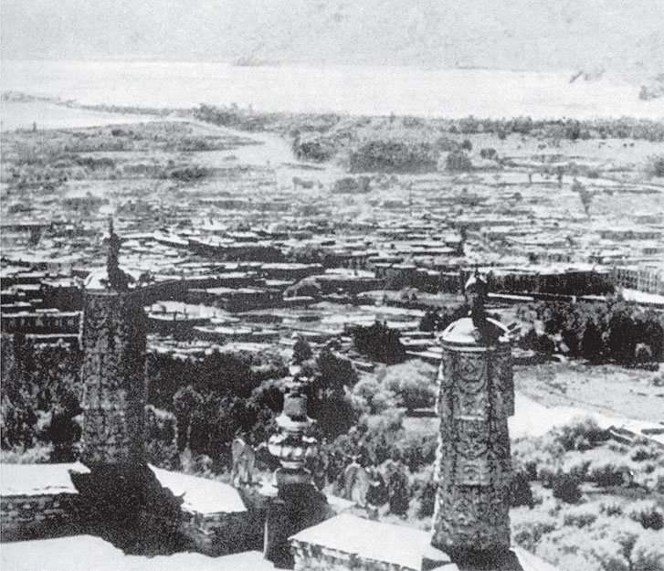 Иллюстрация к книге — Семь лет в Тибете. Моя жизнь при дворе Далай-ламы [_20.jpg]