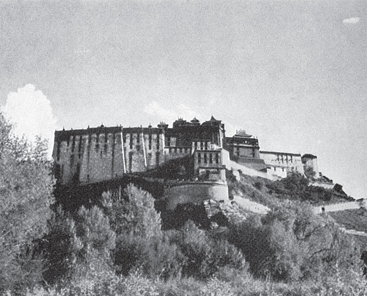 Иллюстрация к книге — Семь лет в Тибете. Моя жизнь при дворе Далай-ламы [_3.jpg]