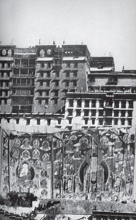 Иллюстрация к книге — Семь лет в Тибете. Моя жизнь при дворе Далай-ламы [_35.jpg]