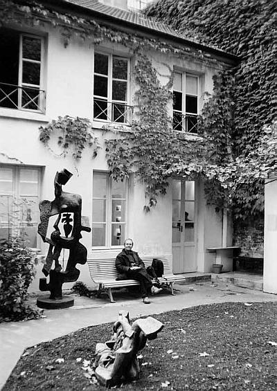 Иллюстрация к книге — Здесь шумят чужие города, или Великий эксперимент негативной селекции [i_034.jpg]