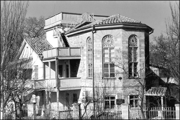 Иллюстрация к книге — Прекрасные незнакомки. Портреты на фоне эпохи [_007.jpg]