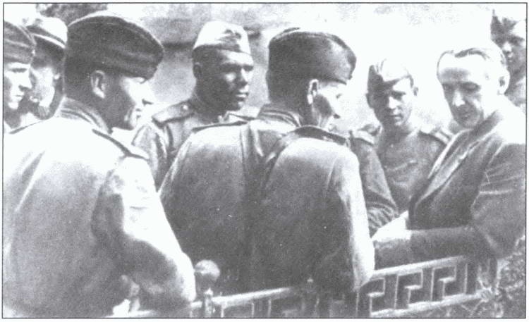 Иллюстрация к книге — Загадки советской литературы. От Сталина до Брежнева [i_017.jpg]