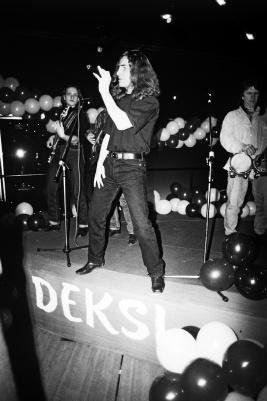 Иллюстрация к книге — Были 90-х. Том 2. Эпоха лихой святости [doc2fb_image_0300000e.jpg]