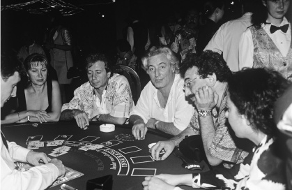 Иллюстрация к книге — Были 90-х. Том 2. Эпоха лихой святости [doc2fb_image_03000012.jpg]