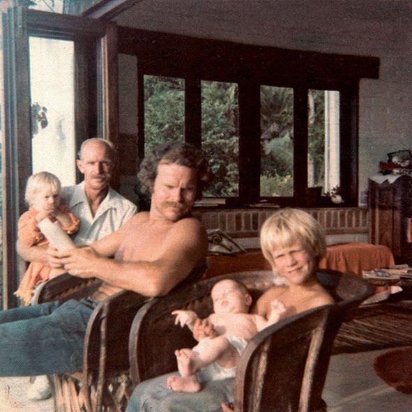 Иллюстрация к книге — Без ума от шторма, или Как мой суровый, дикий и восхитительно непредсказуемый отец учил меня жизни [i_026.jpg]