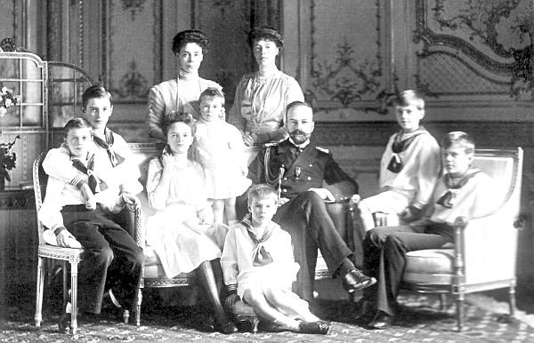 Иллюстрация к книге — Петербургские женщины XIX века [i_014.jpg]