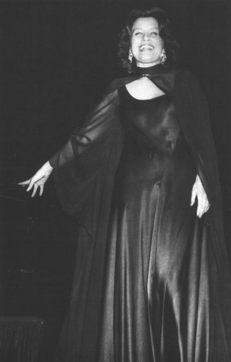 Иллюстрация к книге — Елена Образцова. Голос и судьба [i_092.jpg]