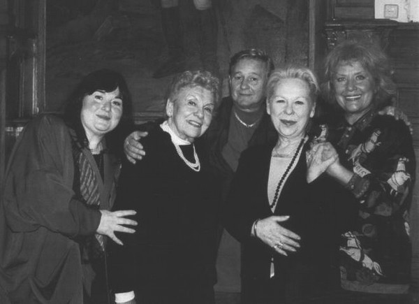 Иллюстрация к книге — Елена Образцова. Голос и судьба [i_105.jpg]