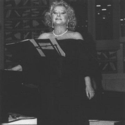 Иллюстрация к книге — Елена Образцова. Голос и судьба [i_110.jpg]