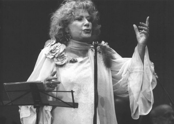 Иллюстрация к книге — Елена Образцова. Голос и судьба [i_113.jpg]