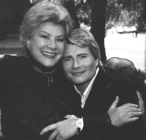 Иллюстрация к книге — Елена Образцова. Голос и судьба [i_115.jpg]