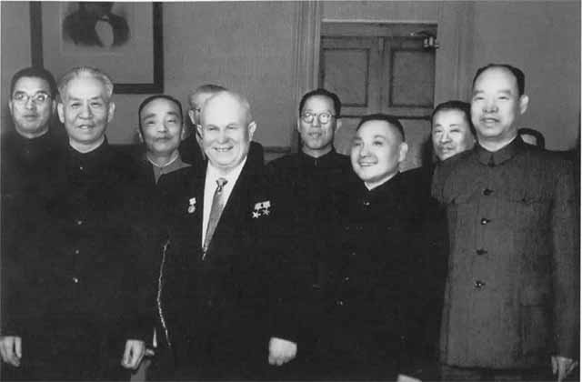 Иллюстрация к книге — Дэн Сяопин [i_029.jpg]