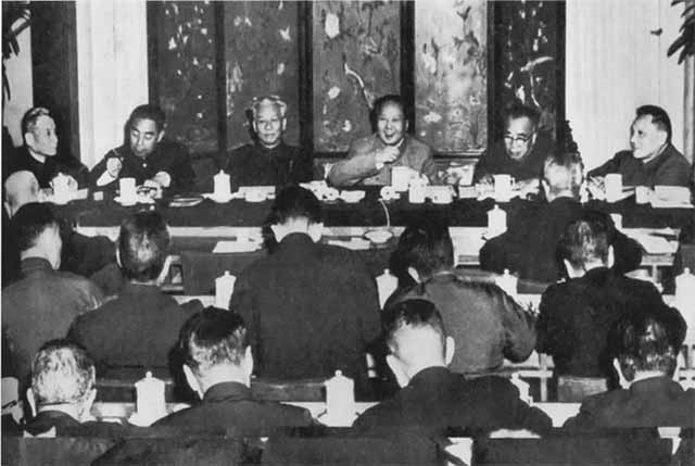 Иллюстрация к книге — Дэн Сяопин [i_030.jpg]