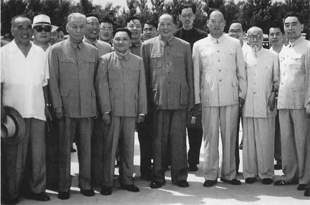 Иллюстрация к книге — Дэн Сяопин [i_032.jpg]