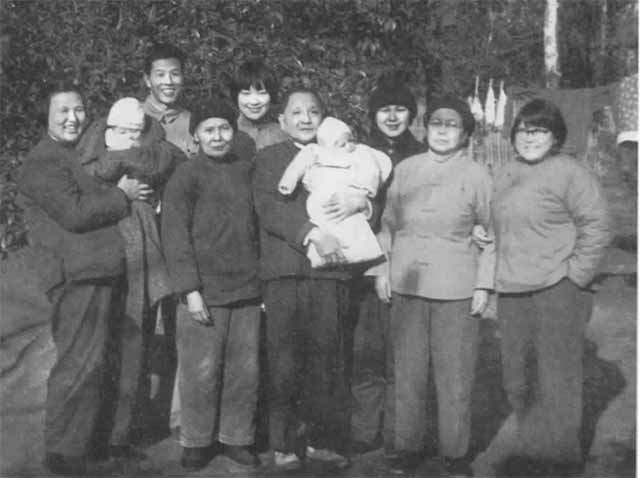 Иллюстрация к книге — Дэн Сяопин [i_038.jpg]