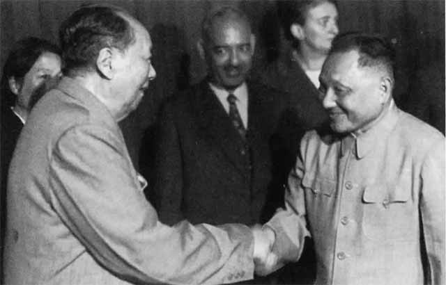 Иллюстрация к книге — Дэн Сяопин [i_039.jpg]