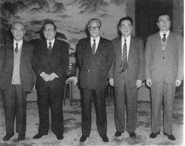 Иллюстрация к книге — Дэн Сяопин [i_052.jpg]