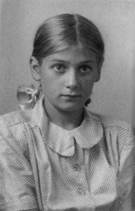 Иллюстрация к книге — Маленькая девочка из "Метрополя" [i_020.jpg]