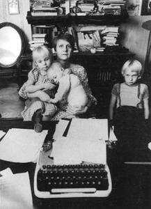 Иллюстрация к книге — Маленькая девочка из "Метрополя" [i_025.jpg]