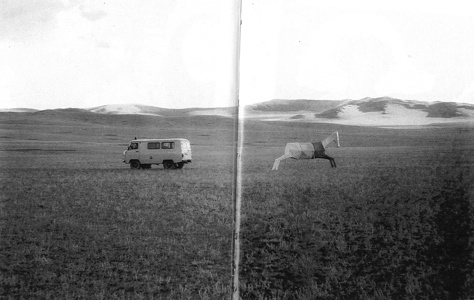 Иллюстрация к книге — Маленькая девочка из "Метрополя" [i_026.jpg]