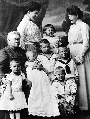 Иллюстрация к книге — Принцессы Романовы. Царские племянницы [i_011.jpg]