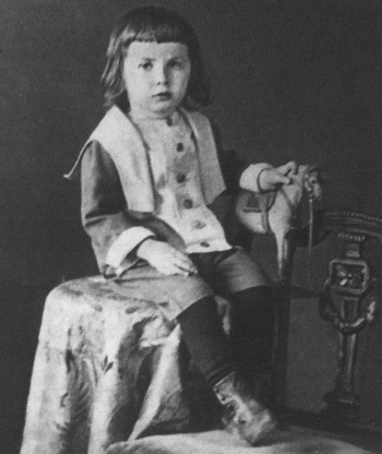 Иллюстрация к книге — Непохожие поэты. Трагедия и судьбы большевистской эпохи. Анатолий Мариенгоф, Борис Корнилов, Владимир Луговской [i_004.jpg]