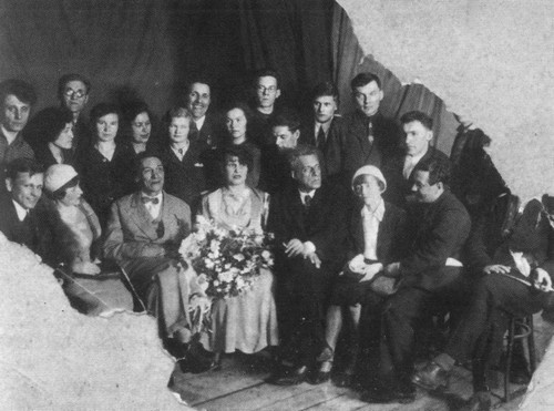 Иллюстрация к книге — Непохожие поэты. Трагедия и судьбы большевистской эпохи. Анатолий Мариенгоф, Борис Корнилов, Владимир Луговской [i_034.jpg]