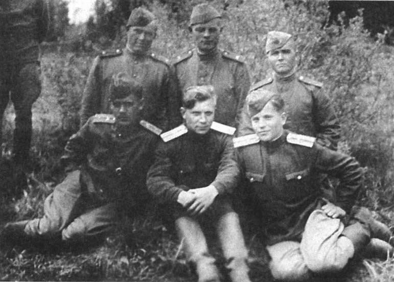 Иллюстрация к книге — Дневник самоходчика. Боевой путь механика-водителя ИСУ-152. 1942-1945 [_14.jpg]