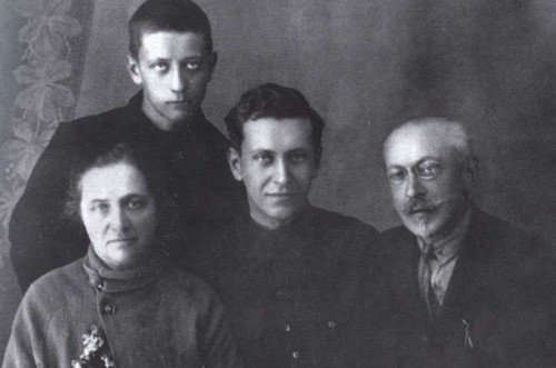 Иллюстрация к книге — Дмитрий Лихачев [i_019.jpg]