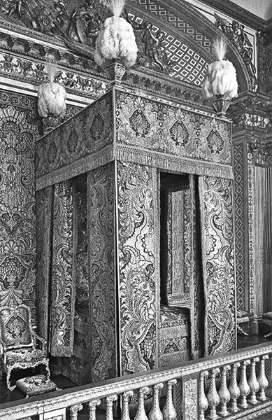 Иллюстрация к книге — Берегитесь, Боги жаждут! [i_116.jpg]