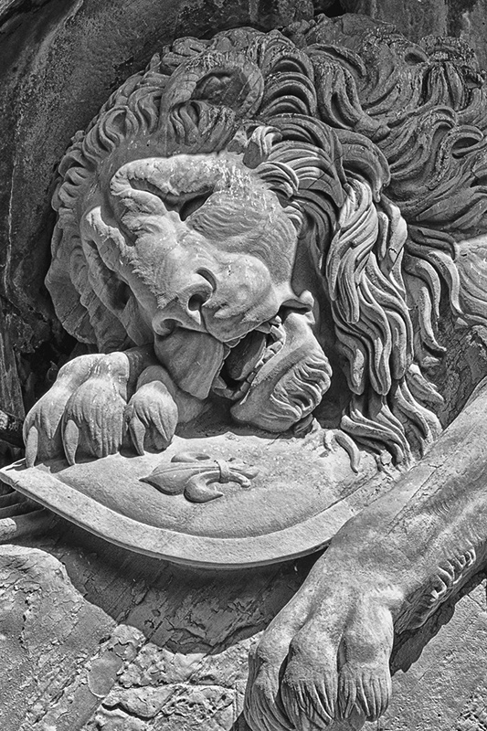 Иллюстрация к книге — Берегитесь, Боги жаждут! [i_179.jpg]