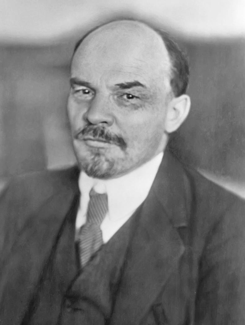 Иллюстрация к книге — Берегитесь, Боги жаждут! [i_233.jpg]