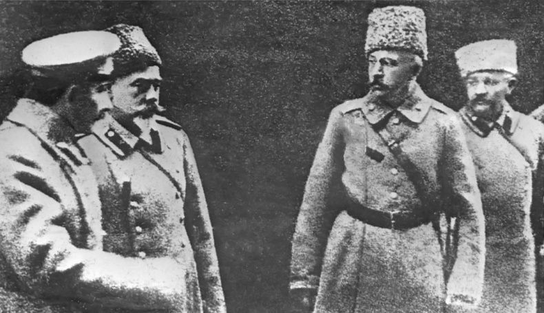 Иллюстрация к книге — Берегитесь, Боги жаждут! [i_237.jpg]