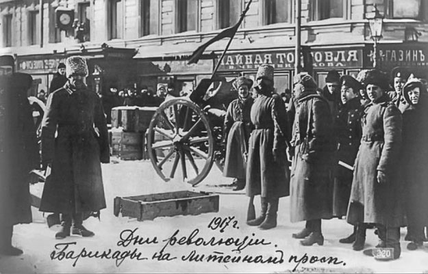 Иллюстрация к книге — Берегитесь, Боги жаждут! [i_240.jpg]