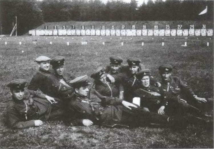 Иллюстрация к книге — "Крестный отец" Штирлица [i_006.jpg]