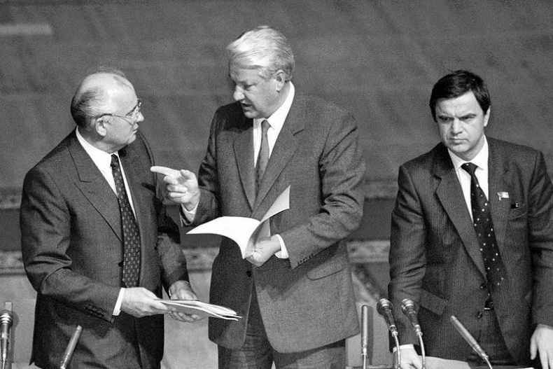 Иллюстрация к книге — Она развалилась. Повседневная история СССР и России в 1985-1999 гг. [i_003.jpg]