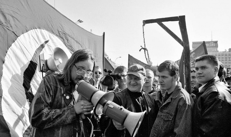 Иллюстрация к книге — Она развалилась. Повседневная история СССР и России в 1985-1999 гг. [i_006.jpg]