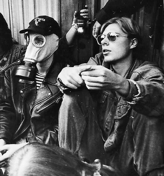 Иллюстрация к книге — Она развалилась. Повседневная история СССР и России в 1985-1999 гг. [i_009.jpg]