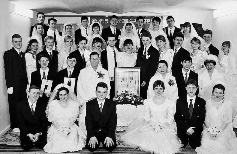 Иллюстрация к книге — Она развалилась. Повседневная история СССР и России в 1985-1999 гг. [i_011.jpg]