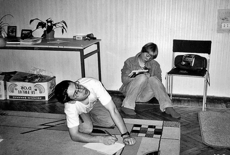 Иллюстрация к книге — Она развалилась. Повседневная история СССР и России в 1985-1999 гг. [i_012.jpg]