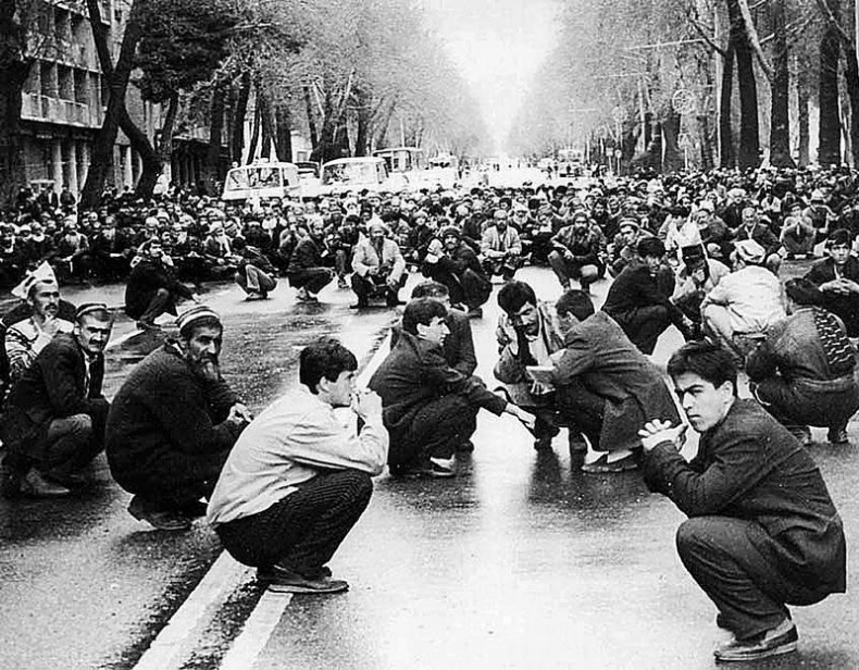 Иллюстрация к книге — Она развалилась. Повседневная история СССР и России в 1985-1999 гг. [i_015.jpg]